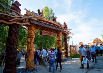 Крупнейший фестиваль Сибири отменен после посещения его участниками местной столовой