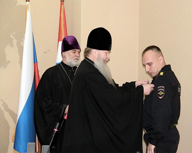 Новосибирские росгвардейцы получили медали «За служение РПЦ» за поимку напавшего на памятник царю