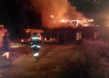 Территория новосибирского военного городка полыхала минувшей ночью