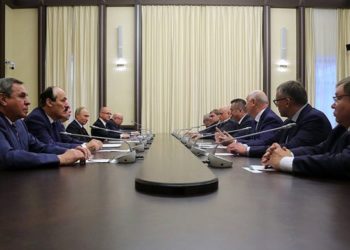 Путин посулил двум бывшим новосибирским губернаторам госнаграды и работу