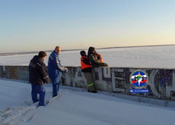 Рыбак потерял сознание на Обском море в километре от берега