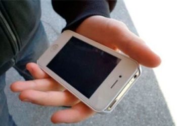 Новосибирец, судимый за наркотики, отобрал у подростка телефон