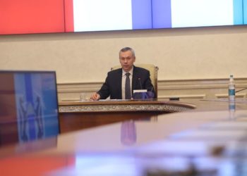 Политологи подняли Травникова в рейтинге влиятельности за внимание к «мусорной» концессии