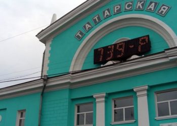 Почти 200 тысяч рублей, банковские карты, золото нашли в сугробе у вокзала в Татарске