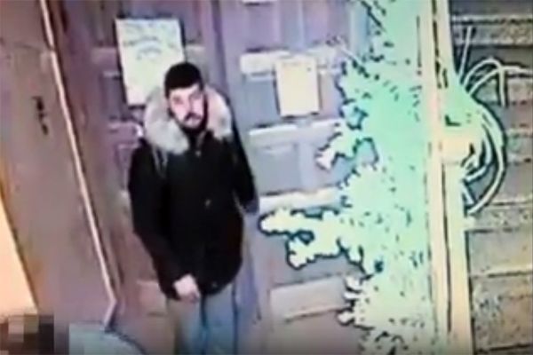 Посетитель новосибирской церковной лавки взял золото и скрылся