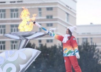 Эстафета огня красноярской Универсиады доберется до Новосибирска в декабре