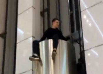 Новосибирец прокатился на крыше лифта в «Сан-Сити»