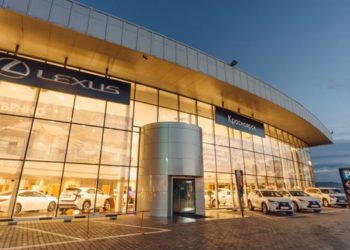 Сибиряки организовали палаточный лагерь в «Лексус Центре»