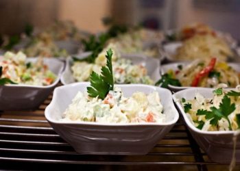 Новосибирских законотворцев надули на молоке и обвесили на котлетах