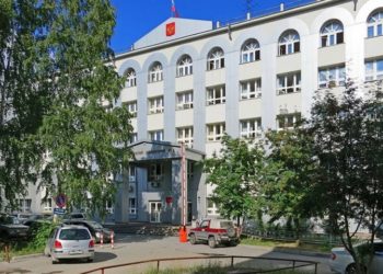 Судья новосибирского облсуда заработала большей своей начальницы