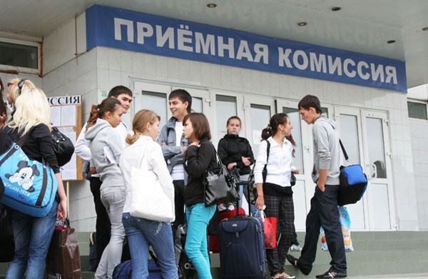 Абитуриентов лишают мест в вузах в Новосибирской области