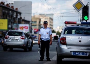 Новосибирские судебные приставы арестовали Mercedes и Chrystler за долги их владельцев