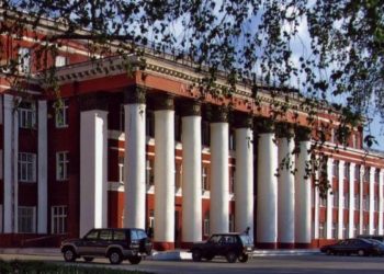 Студенты лишенных аккредитации направлений НГАУ получили дипломы гособразца