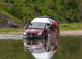 Через всю страну на «ГАЗели»: отчаянные путешественники добрались до Новосибирска