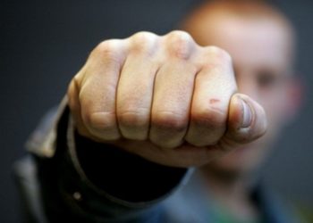 Сотрудник ФСИН избил подростка в Новосибирске