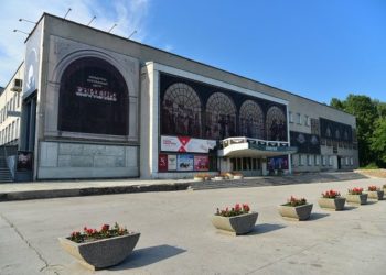 Зураб Церетели попросил Андрея Травникова сохранить мозаики на фасаде новосибирского центра «Евразия»