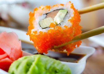 Новосибирский сценарий повторился: 15 человек на Алтае отравились роллами