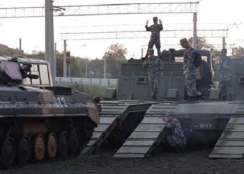 В Новосибирск прибыла военная техника из Китая