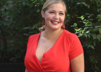 Пегова, а ну-ка, покажи свой чемоданчик!