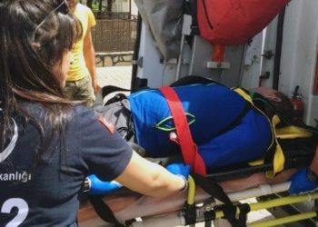 Появилось видео полета парапланериста из Новосибирска у берегов Турции