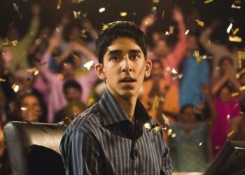 Кадр из фильма "Миллионер из трущоб" (2008)