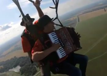 Лидер группы «Жажда» спел про женщину на высоте 600 метров