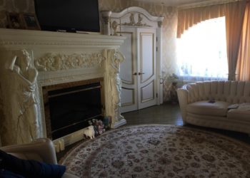 Дело хозяйки «домика Барби» из обладминистрации передали в суд