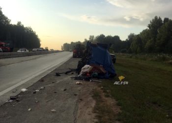 ДТП: водитель фуры пролетел 100 м в оторванной кабине