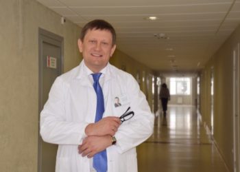 Александра Караськова отпустили из тюрьмы, разлучив с женой