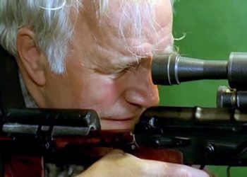 Кадр из фильма "Ворошиловский стрелок"