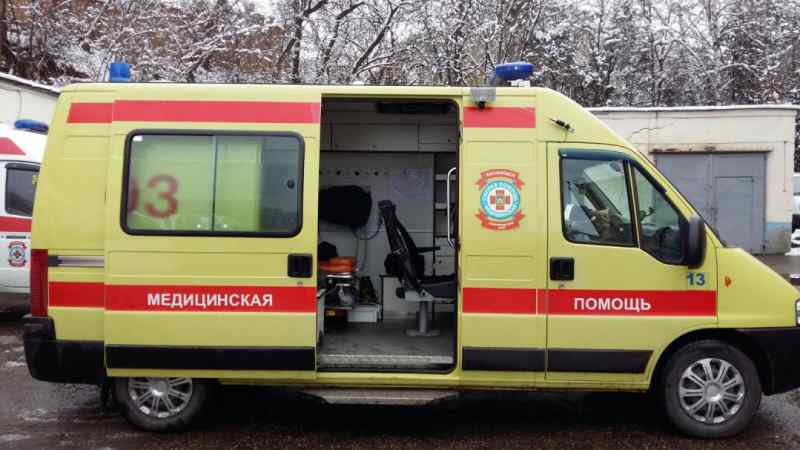 Новосибирские врачи спасают школьницу после попытки суицида