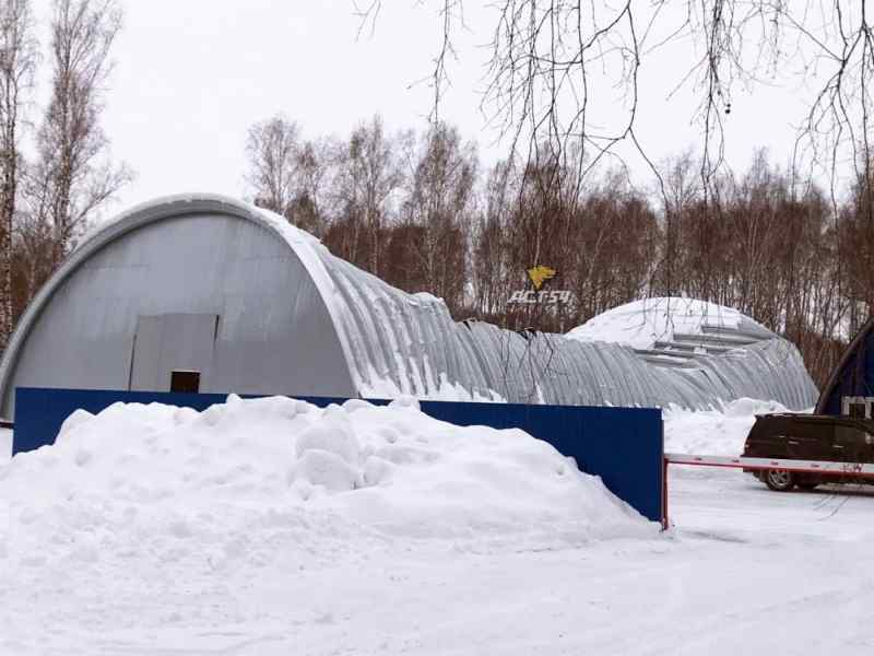 Крыша пожарного ангара обвалилась под тяжестью снега