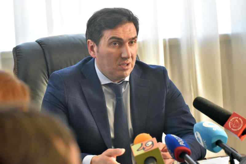 Министр Хальзов оправдал избыток коридорных пациентов с COVID-19