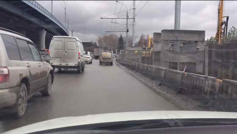 Новосибирцы попросили отмыть улицу Большевистскую