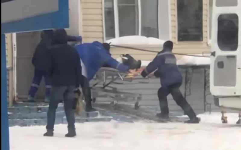Опасной преградой для врачей скорой помощи стал пандус больницы Новосибирска
