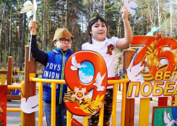 В честь Великой Победы в Новосибирске прошли инклюзивные концерты и флешмоб