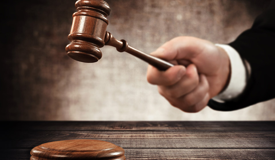 Суд назначил штраф директору похоронного бюро за взятку в Новосибирске