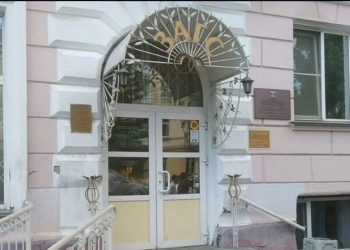 За смертью посылать: в Новосибирске выстраиваются очереди на регистрацию усопших