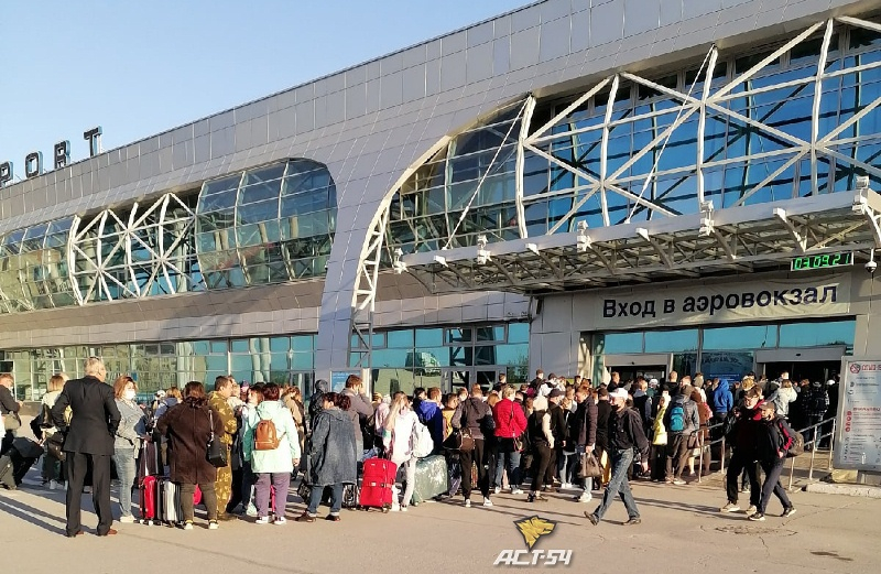 В аэропорту Толмачево утром отключился свет