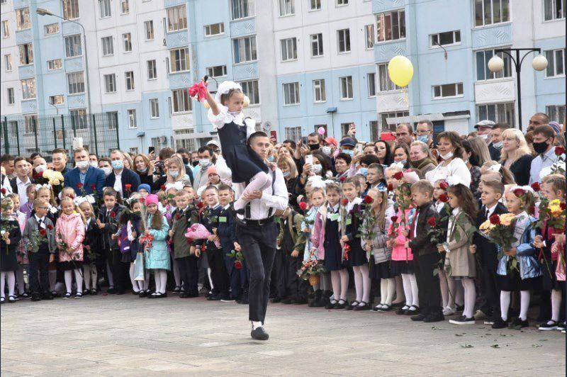 Губернатор Андрей Травников поздравил новосибирских школьников с Днем знаний