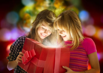 Как выбрать самый удачный подарок сестре на день рождения?