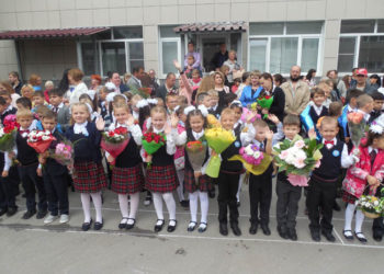 Торжественное вручение шариковой ручки и другие школьные истории известных новосибирцев