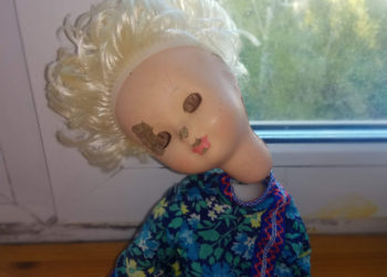 Житель Довольного два года подряд заворачивал дошкольника в плед и бил