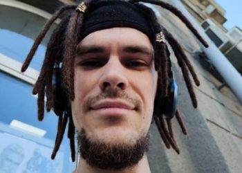 Новосибирца оштрафовали за разбрасывание листовок, дискредитирующих войска