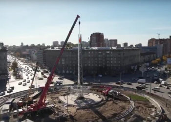 Открытие стелы «Город трудовой доблести» пройдет с шествием колонн по Красному проспекту