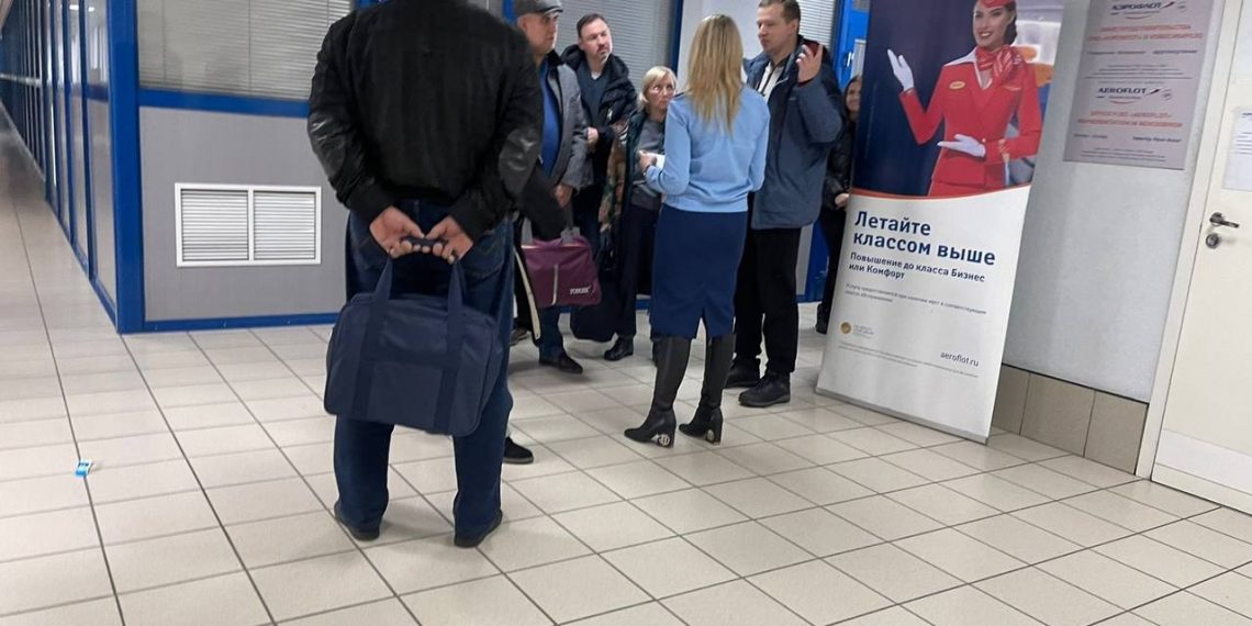 Самолет до Санкт-Петербурга экстренно сел в Новосибирске