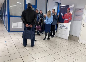 Самолет до Санкт-Петербурга экстренно сел в Новосибирске