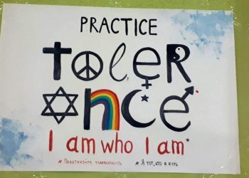 Сибиряков возмутил плакат с символикой ЛГБТ в колледже