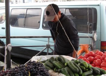 Стелу на площади Калинина поставили, а базар оставили