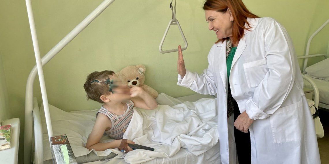 «Угрозы жизни нет»: сбитого депутатом мальчика перевели из реанимации